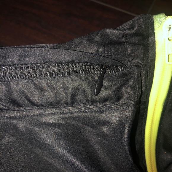 PINK Windbreaker - Picture 4 of 6